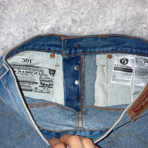 Levi’s 501 High Rise Light Wash Shorts - Picture 4 of 8